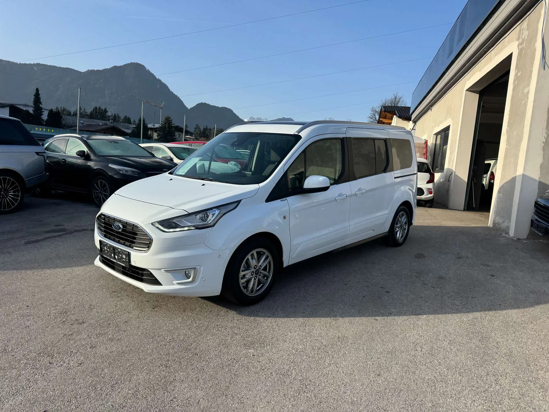 Ford Grand Tourneo  Titanium