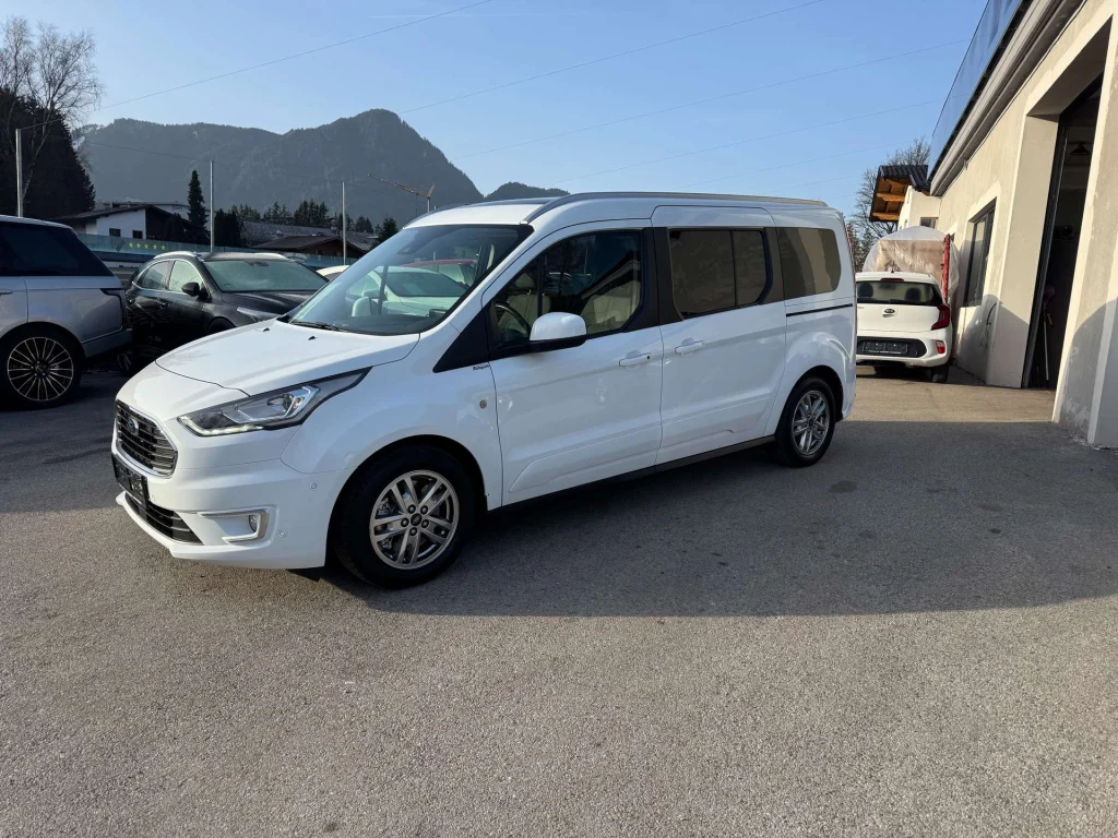 Ford Grand Tourneo  Titanium