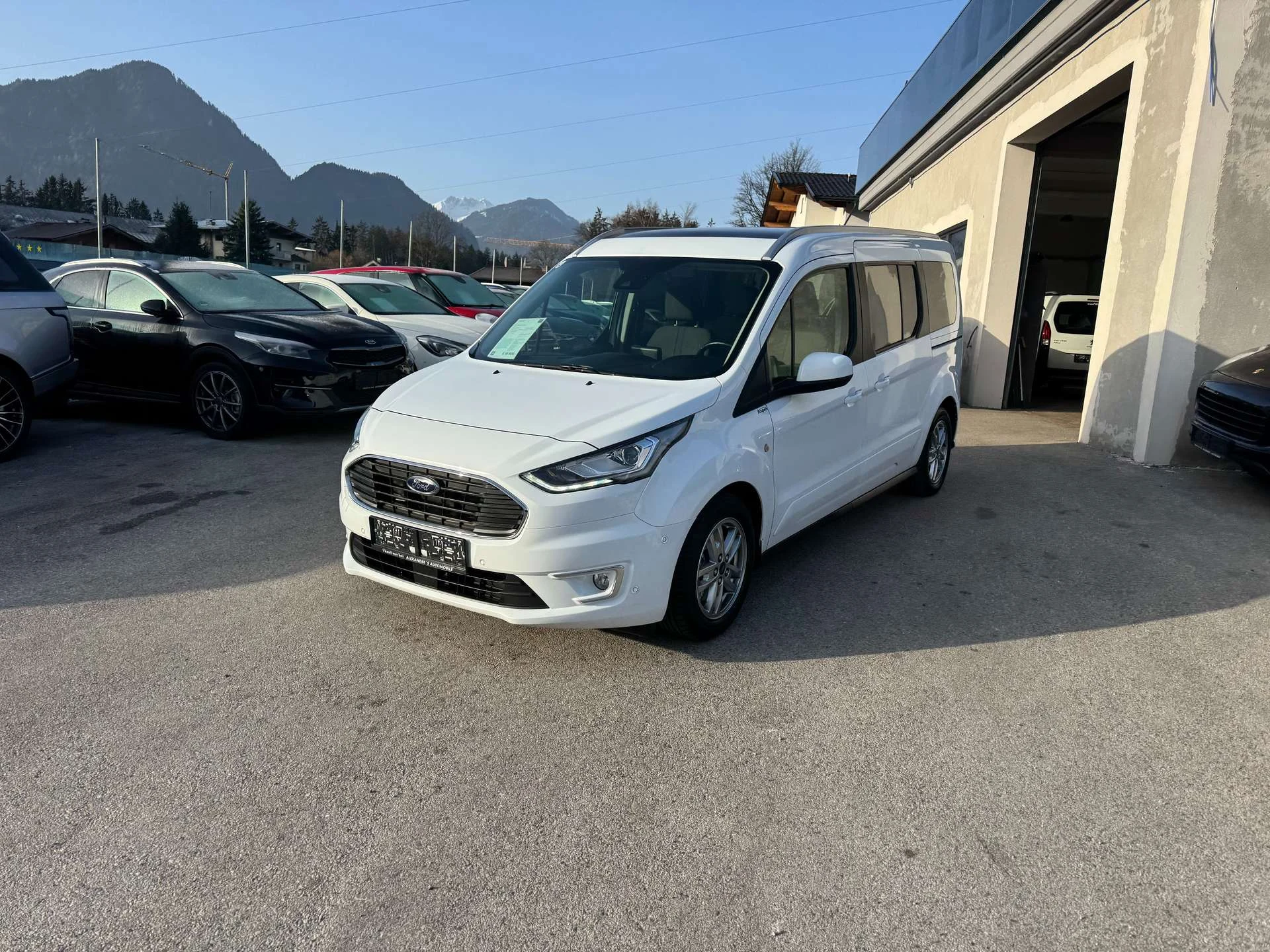 Ford Grand Tourneo  Titanium