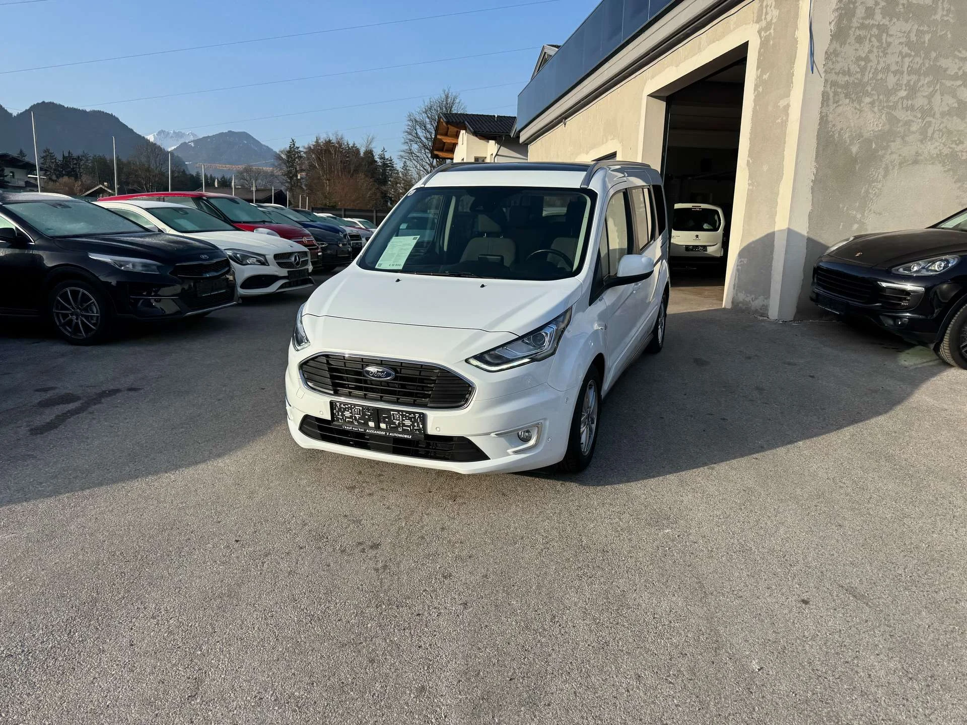 Ford Grand Tourneo  Titanium