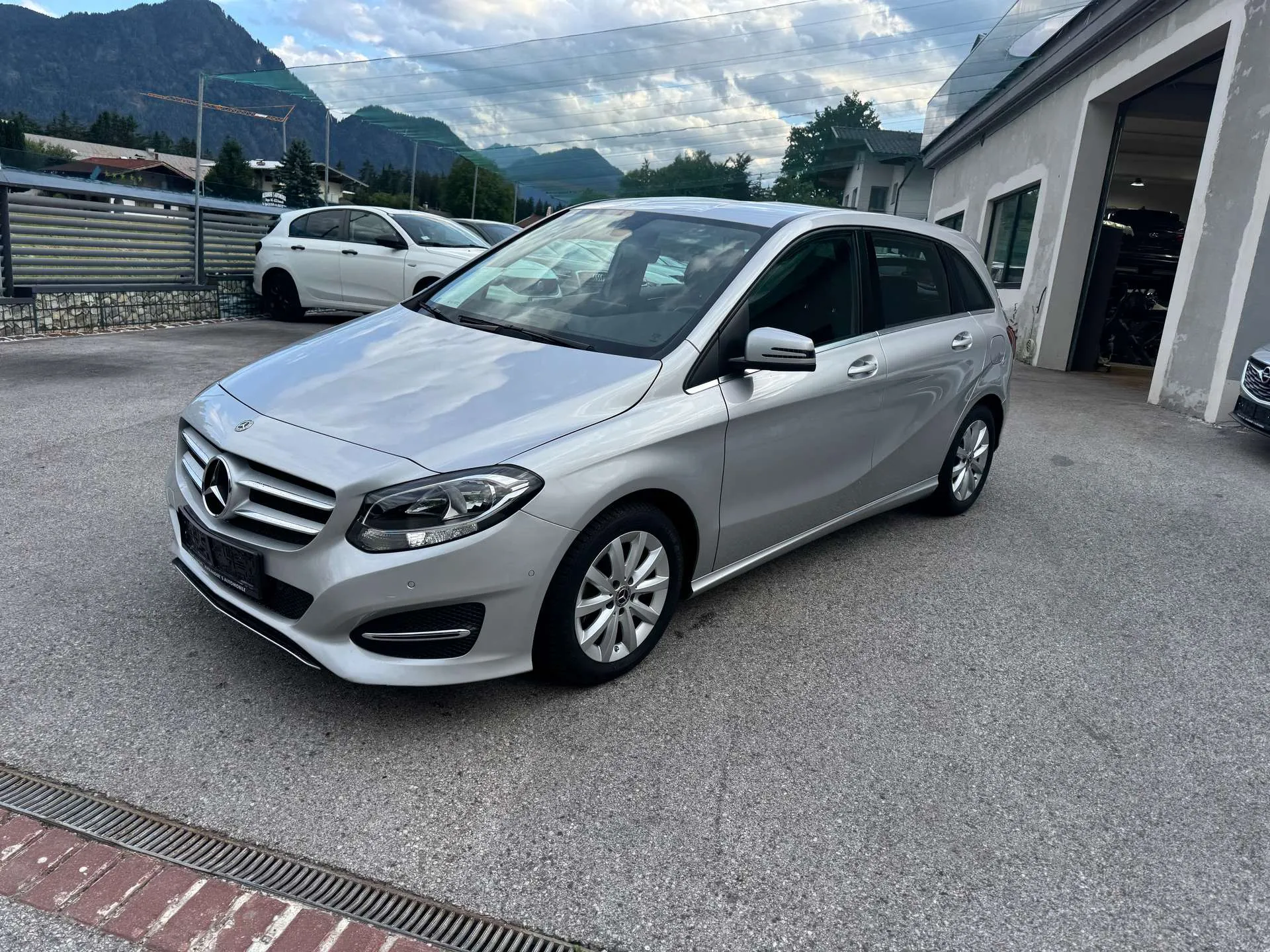 Mercedes-Benz B 180  B 180 (246.242)