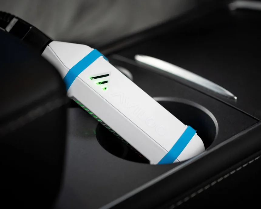AVILOO-Box-im-Innenraum-eines-Elektroautos